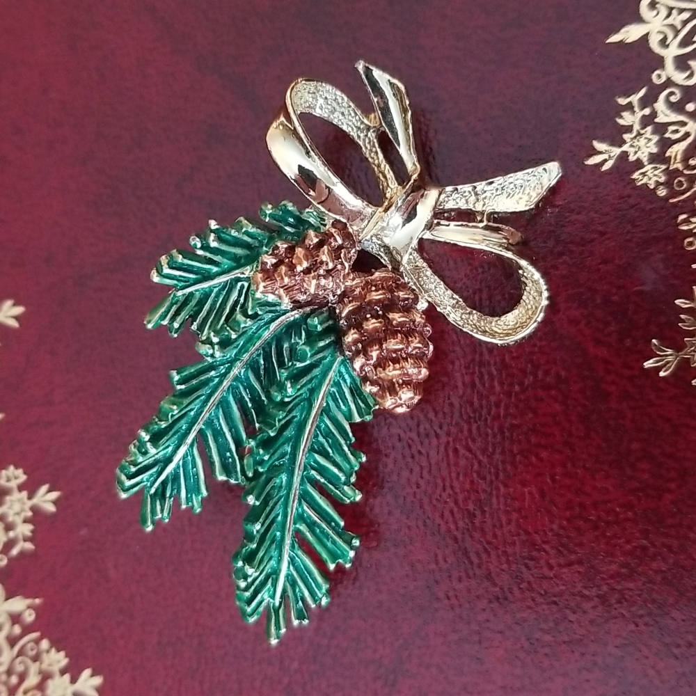 Vintage Gerry's holiday pine bough brooch